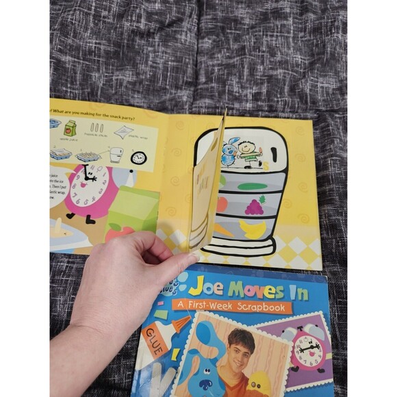 Blue's Clues Vintage Lot/Bundle Of 2 Books.  Lift The Flap And Joe's Scrapbook - Picture 6 of 7